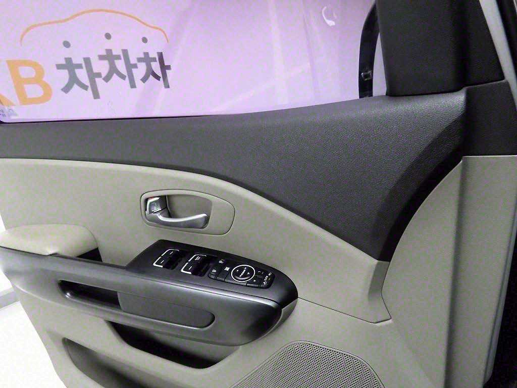 KIA Carnival - Vista 12