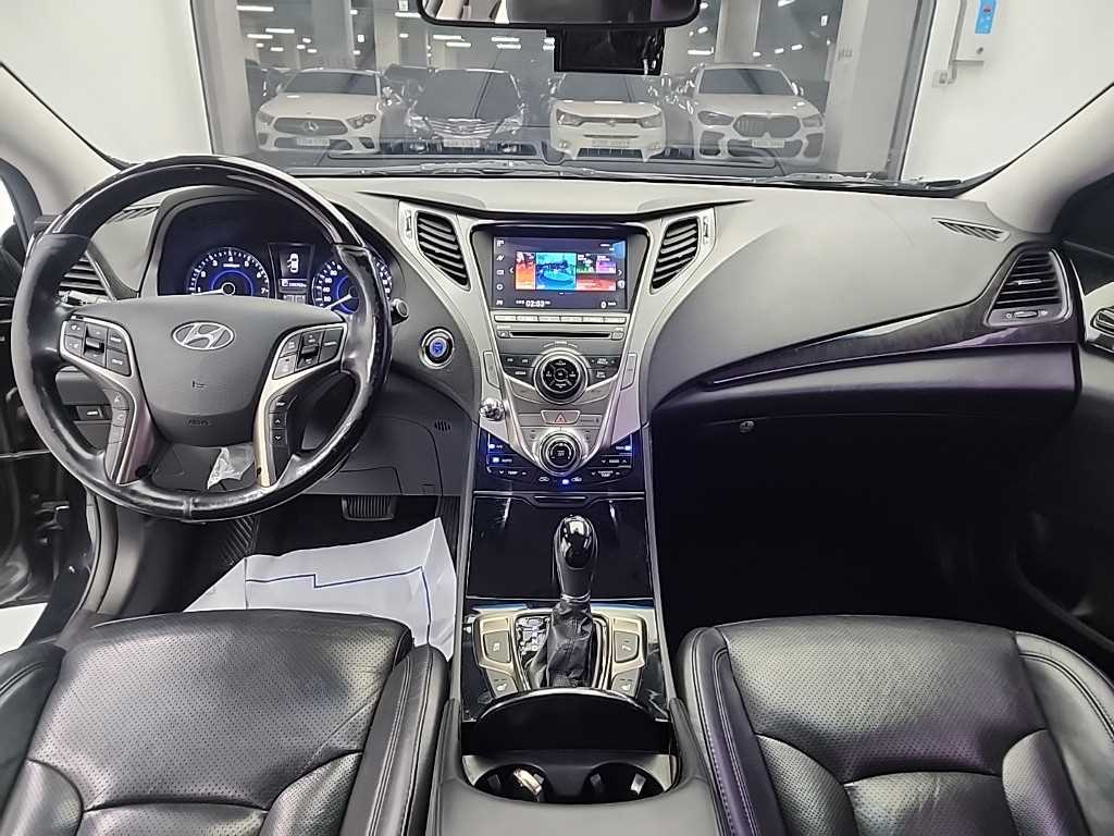 HYUNDAI Grandeur - Vista 7