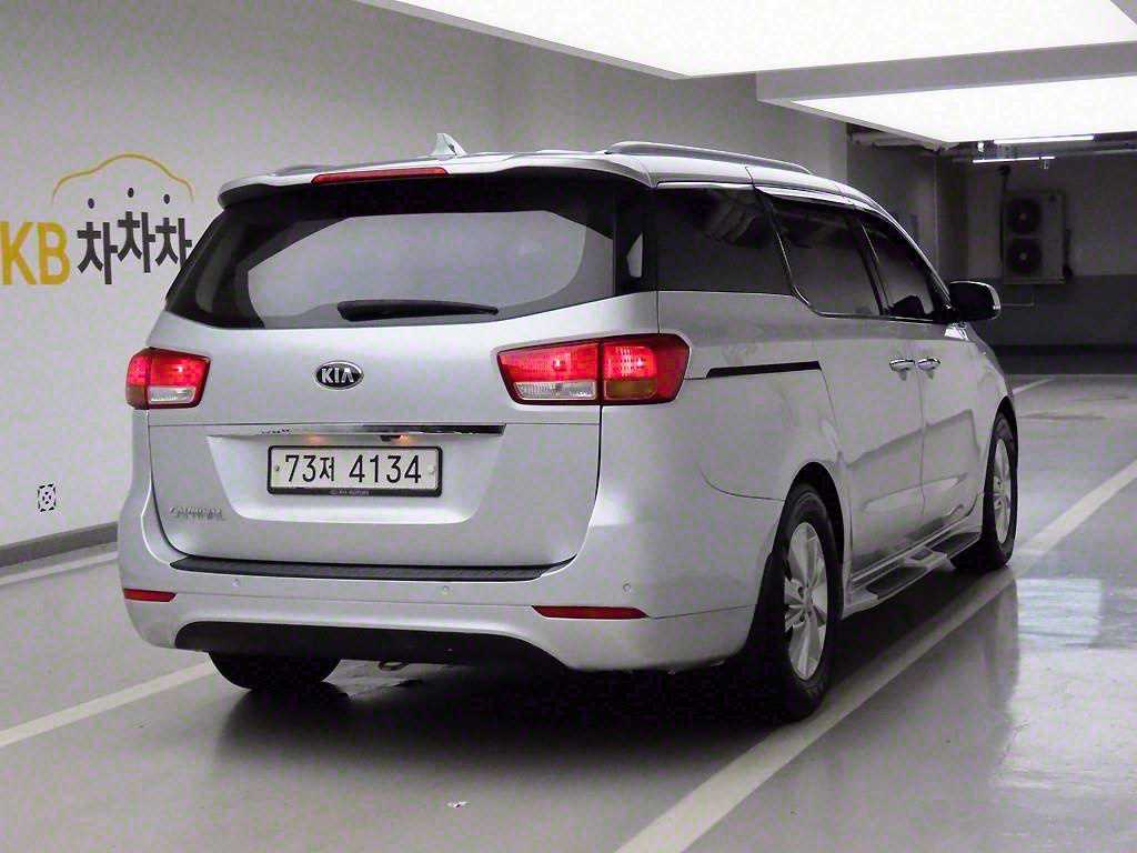 KIA Carnival - Vista 4