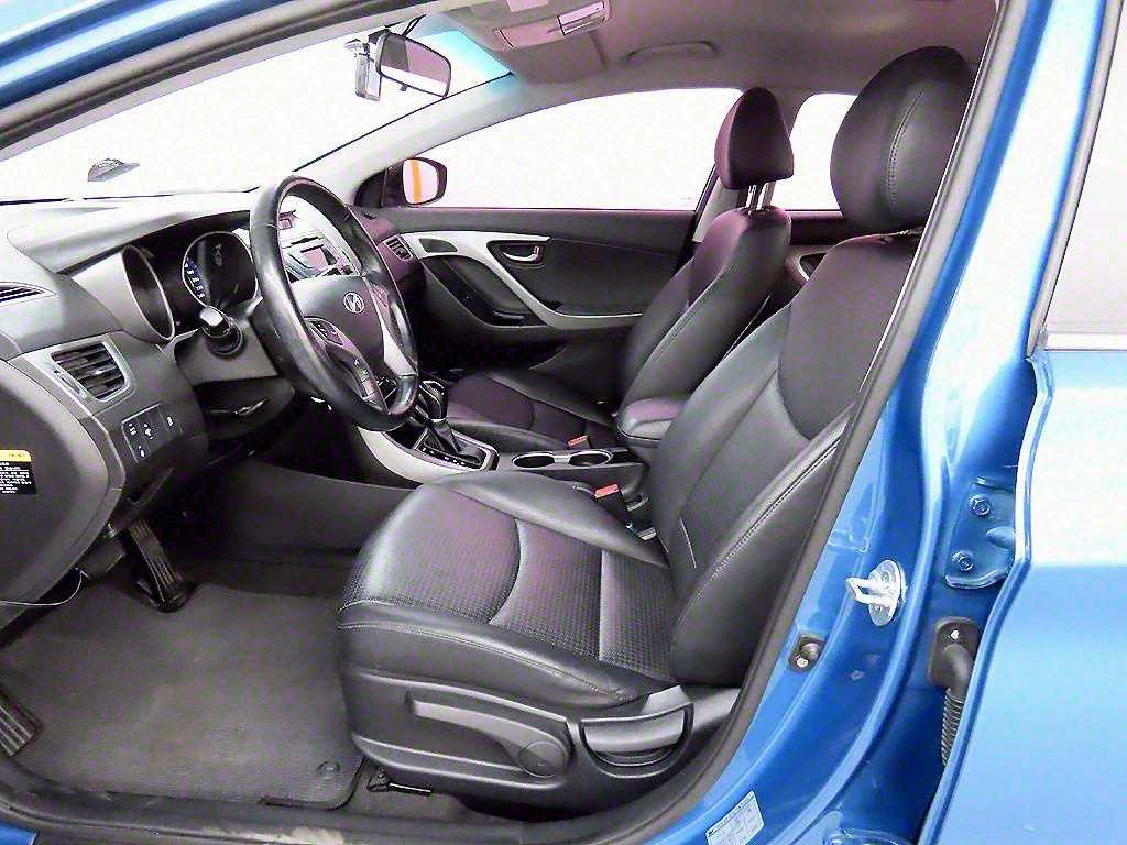 HYUNDAI Avante - Vista 5