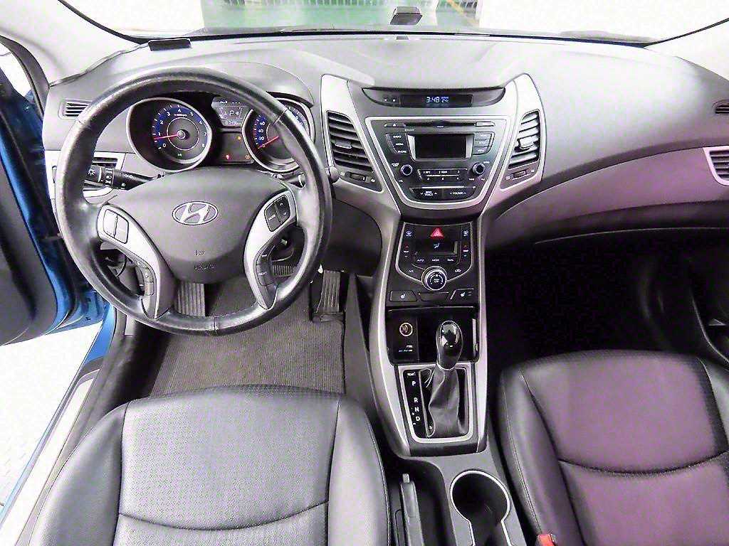 HYUNDAI Avante - Vista 7