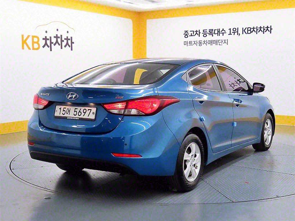 HYUNDAI Avante - Vista 4