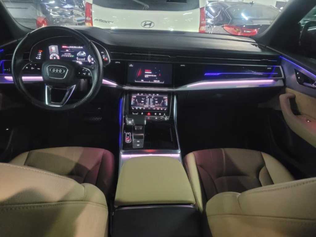 Audi Q8 - Vista 7