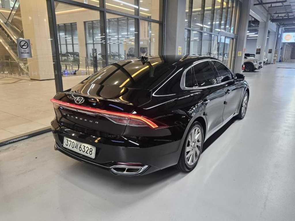 HYUNDAI Grandeur - Vista 5