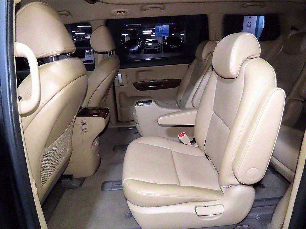 KIA Carnival - Vista 7