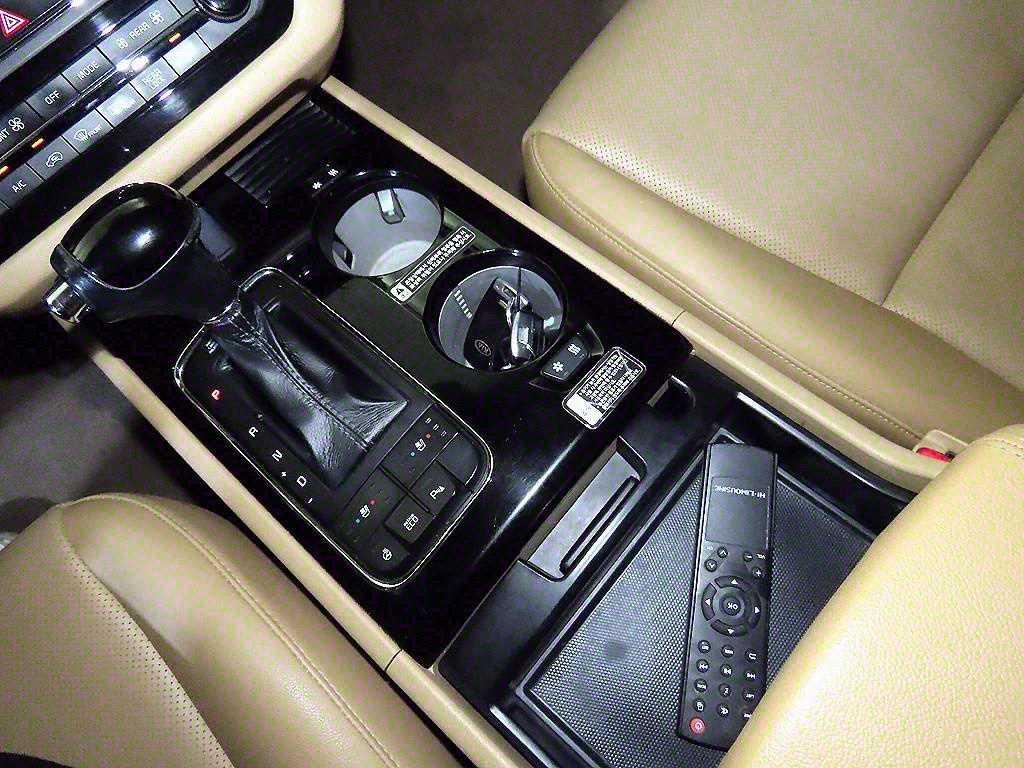 KIA Carnival - Vista 12