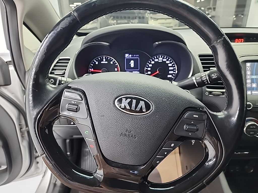 KIA K3 - Vista 9