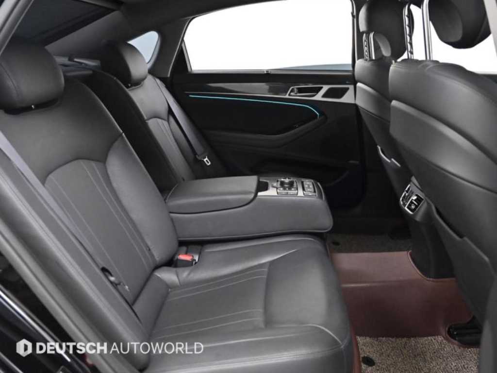 HYUNDAI Genesis - Vista 12