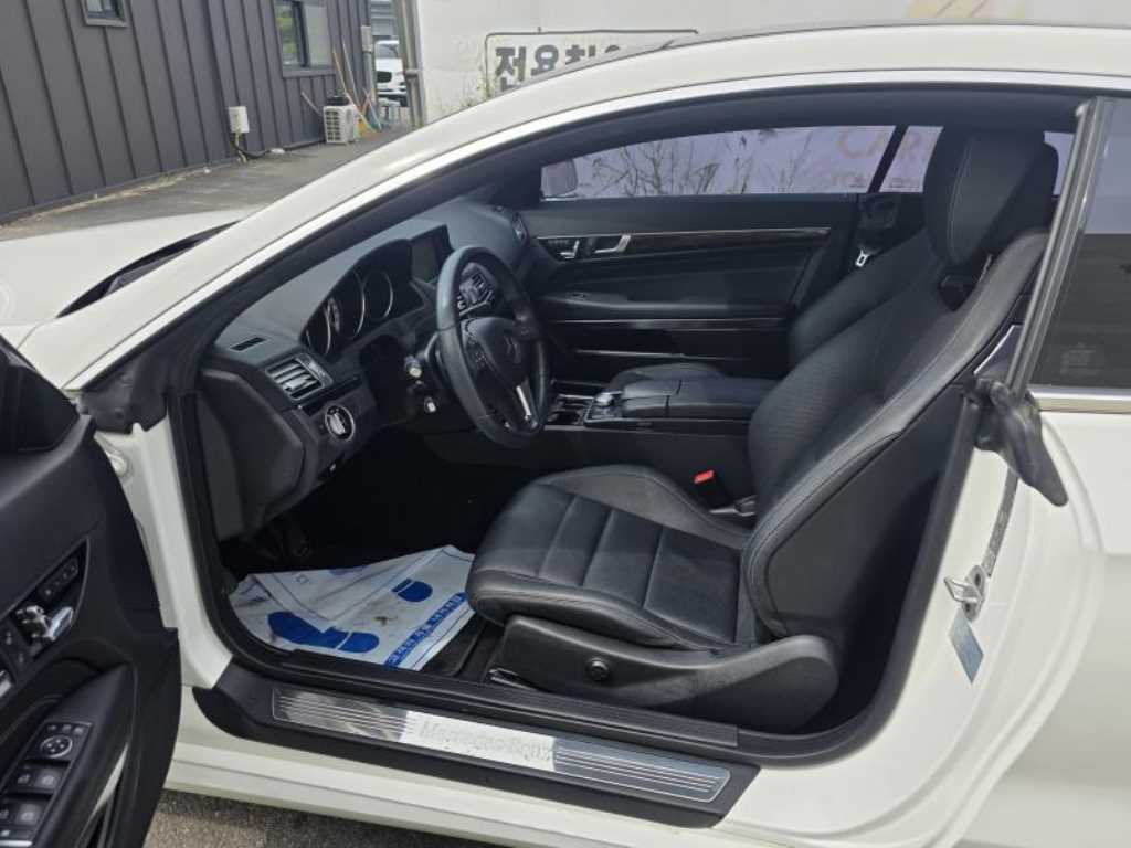 Mercedes Benz E class - Vista 5