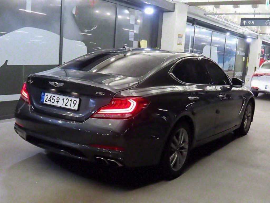 Genesis G70 - Vista 4