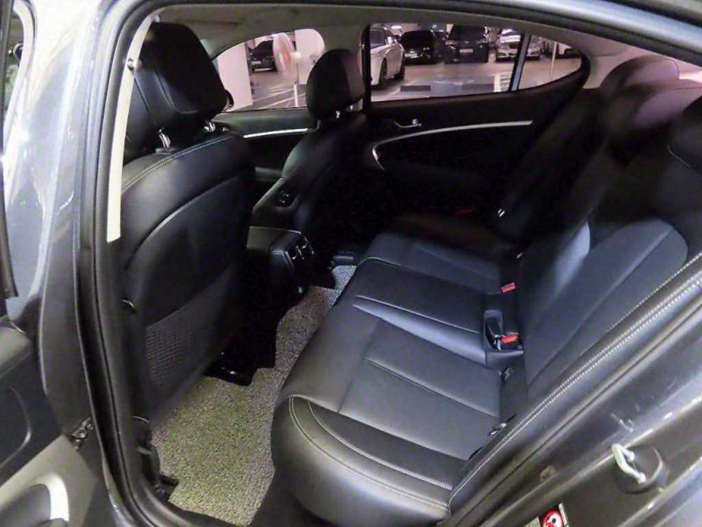 Genesis G70 - Vista 7