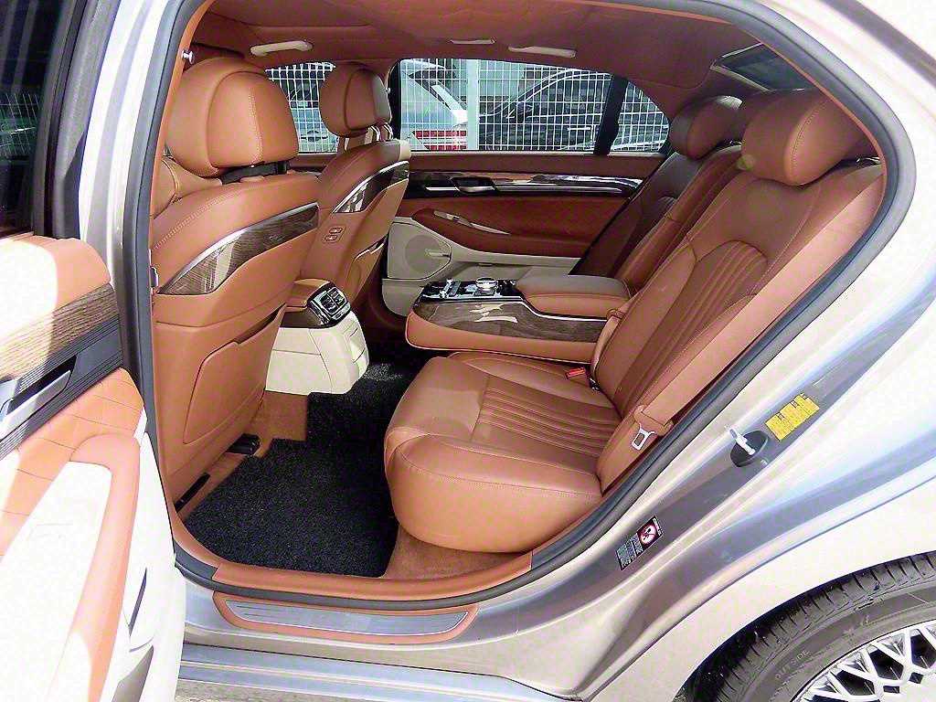 Genesis G90 - Vista 6