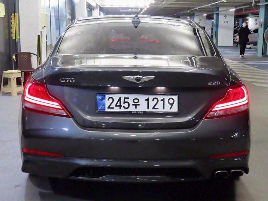 Genesis G70 - Vista 5