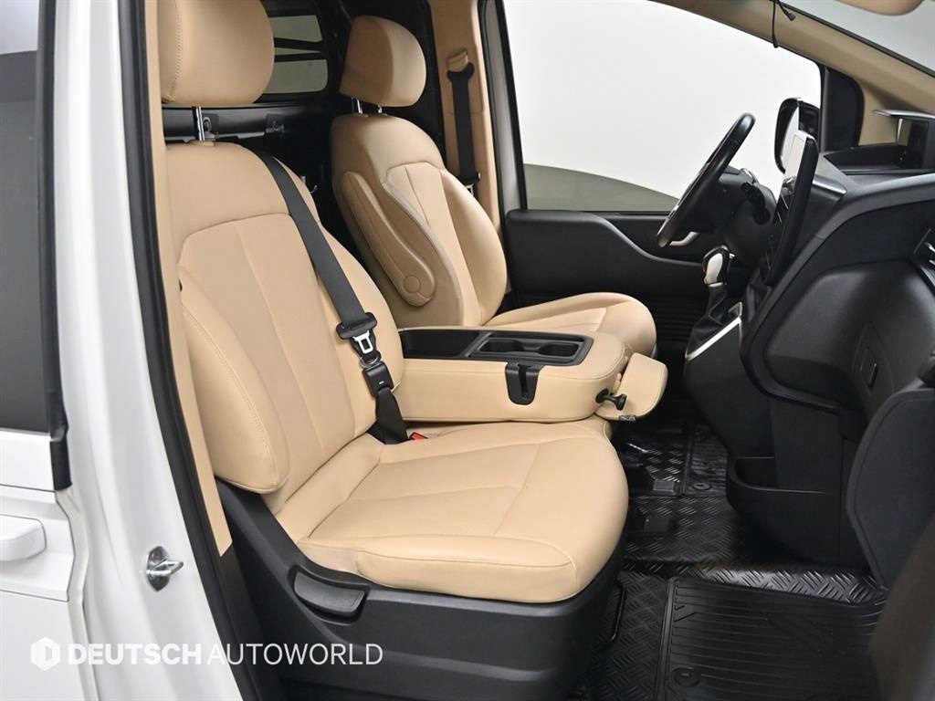 HYUNDAI Staria - Vista 10