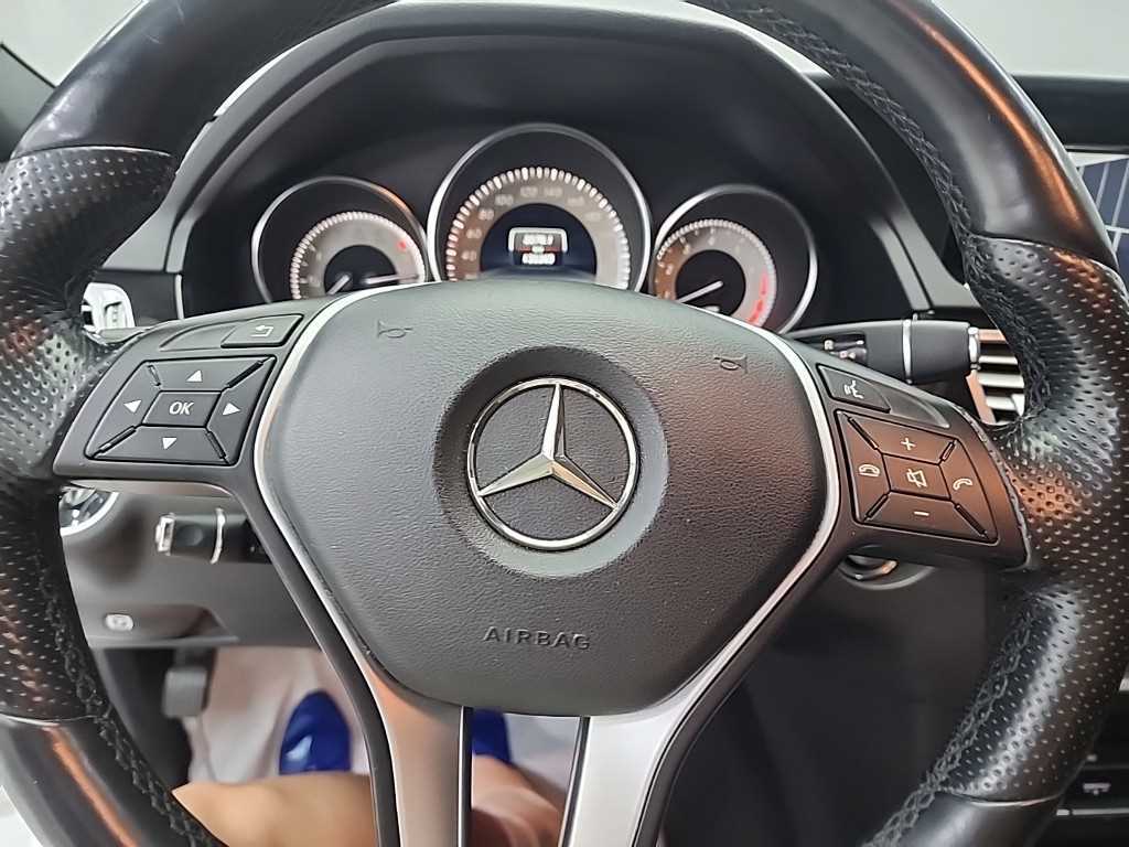 Mercedes Benz E class - Vista 9