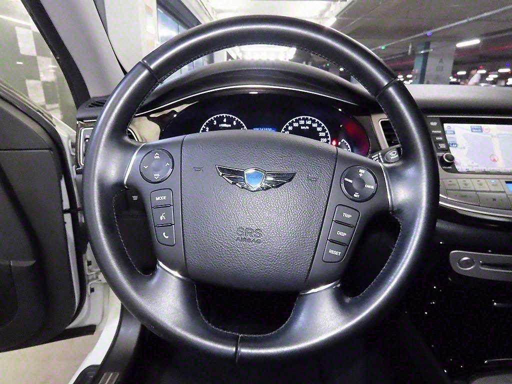 HYUNDAI Genesis - Vista 8