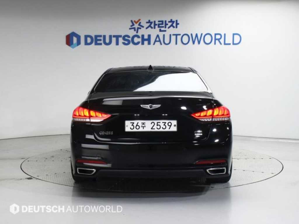 HYUNDAI Genesis - Vista 4