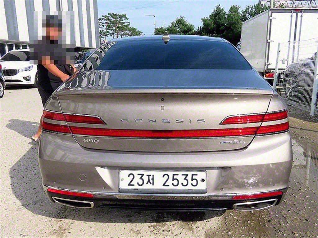 Genesis G90 - Vista 4