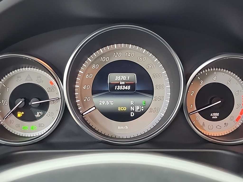 Mercedes Benz E class - Vista 6