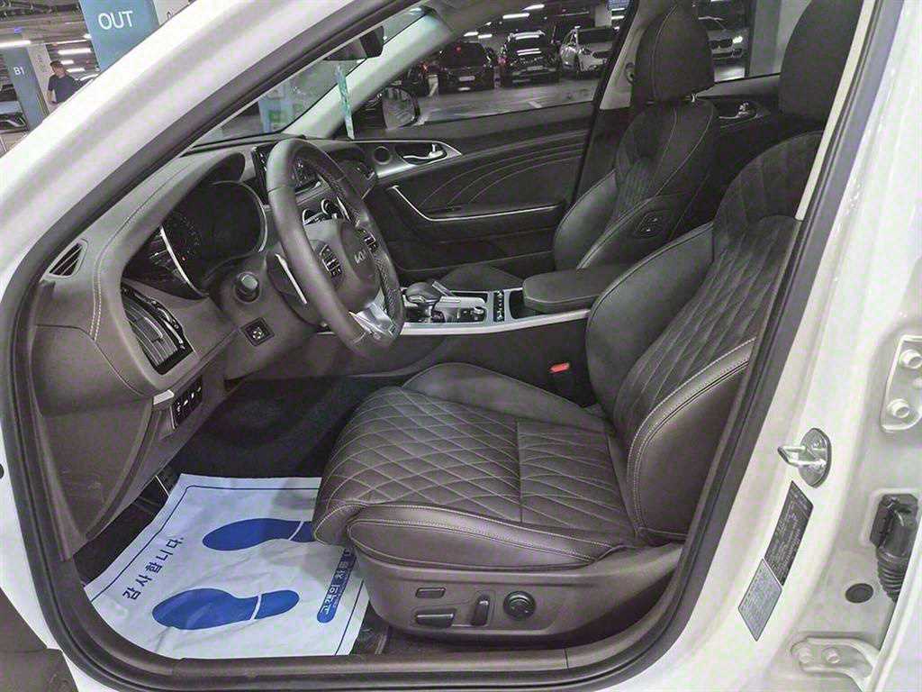 KIA Stinger - Vista 6