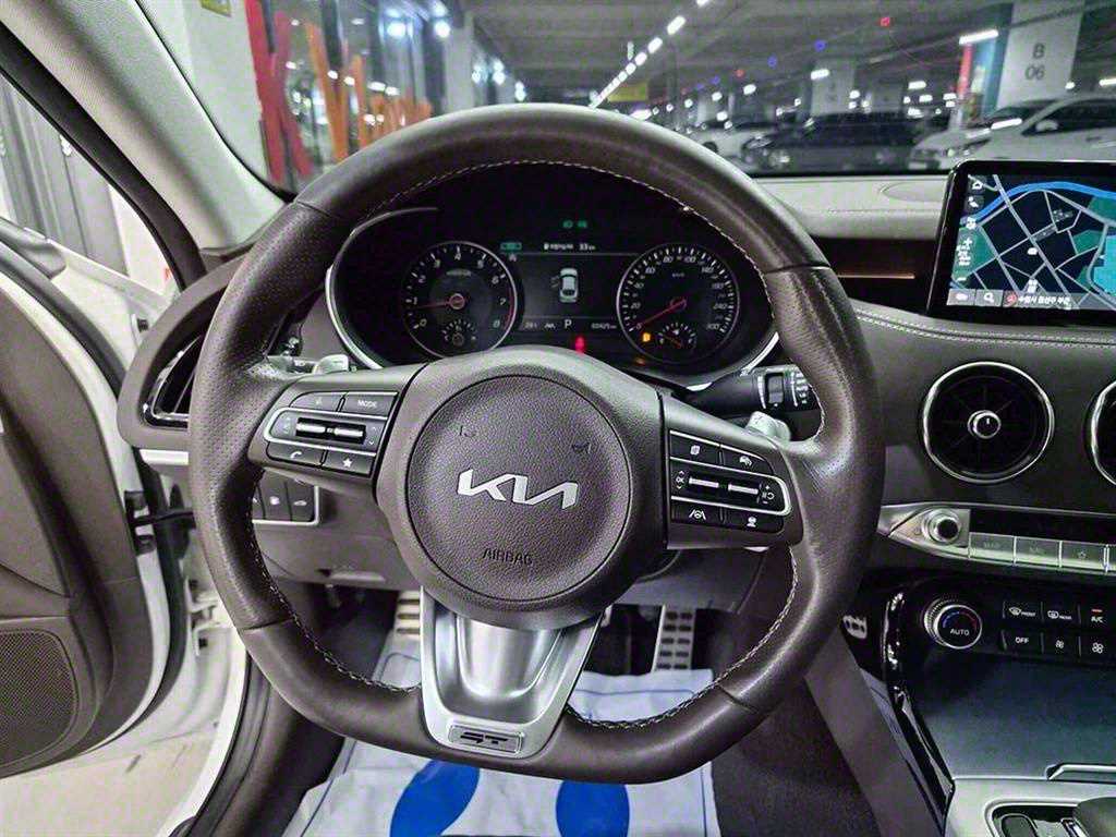 KIA Stinger - Vista 9