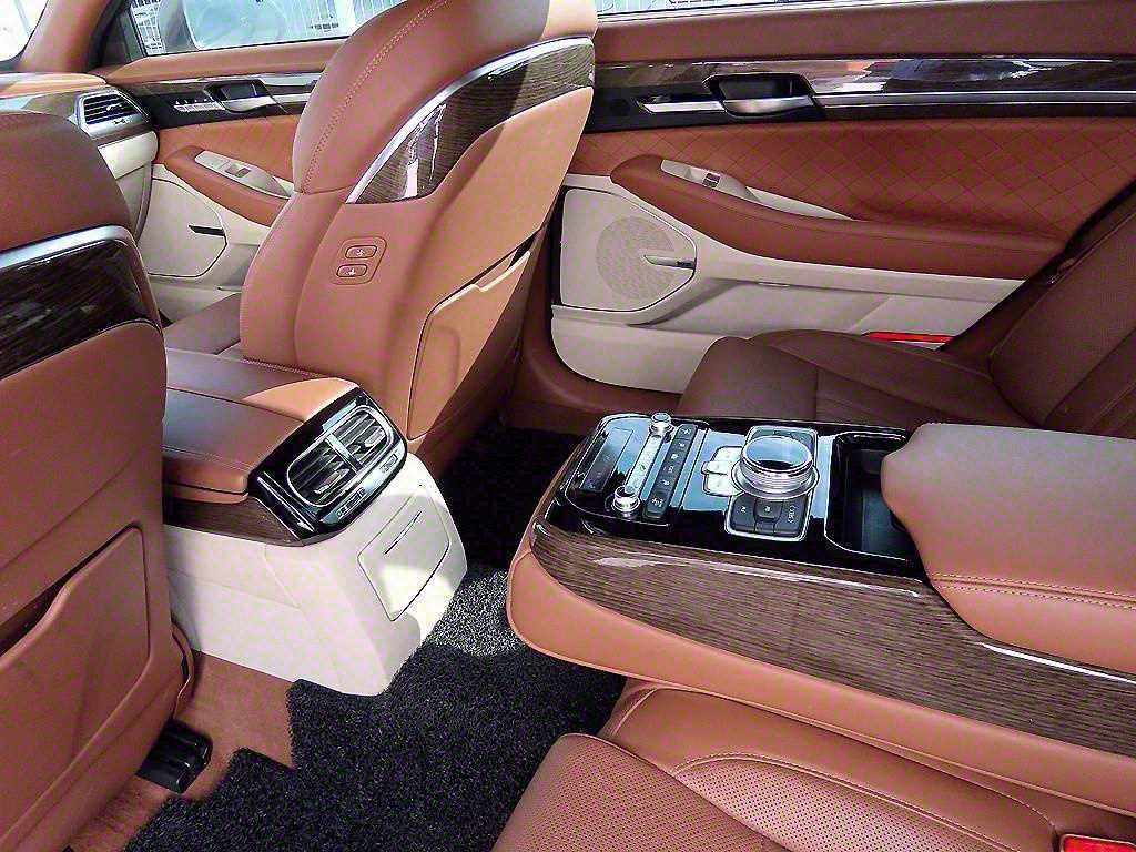 Genesis G90 - Vista 7