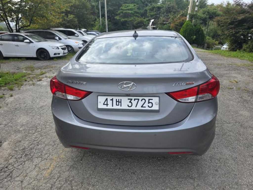 HYUNDAI Avante - Vista 4