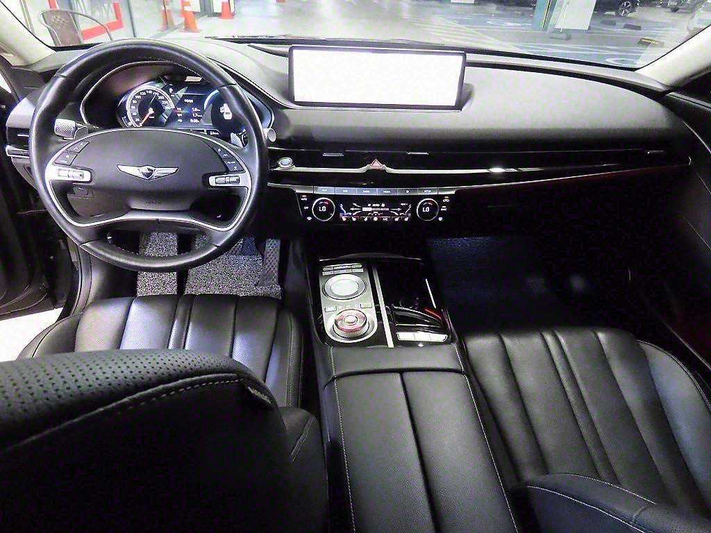 Genesis G80 - Vista 10