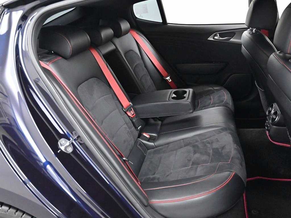 KIA Stinger - Vista 12