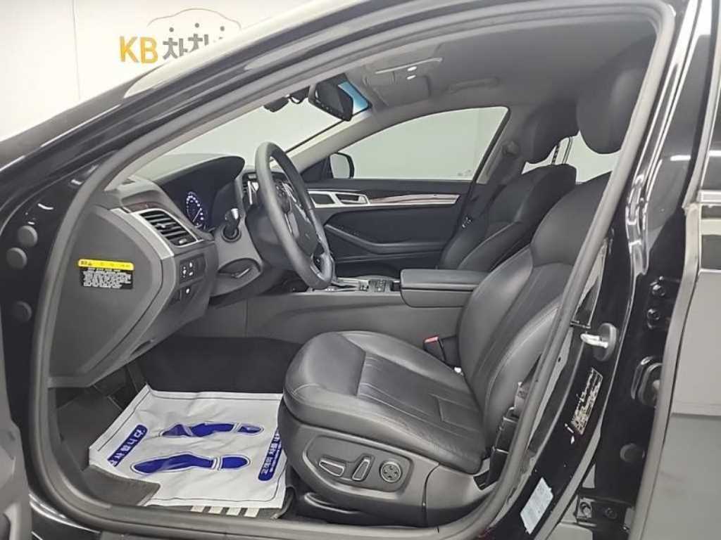 HYUNDAI Genesis - Vista 11