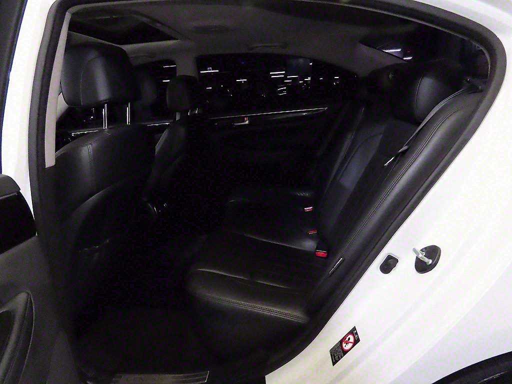 HYUNDAI Genesis - Vista 7