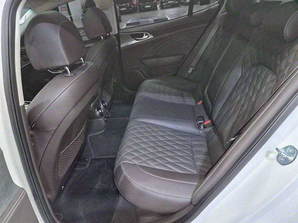 KIA Stinger - Vista 7