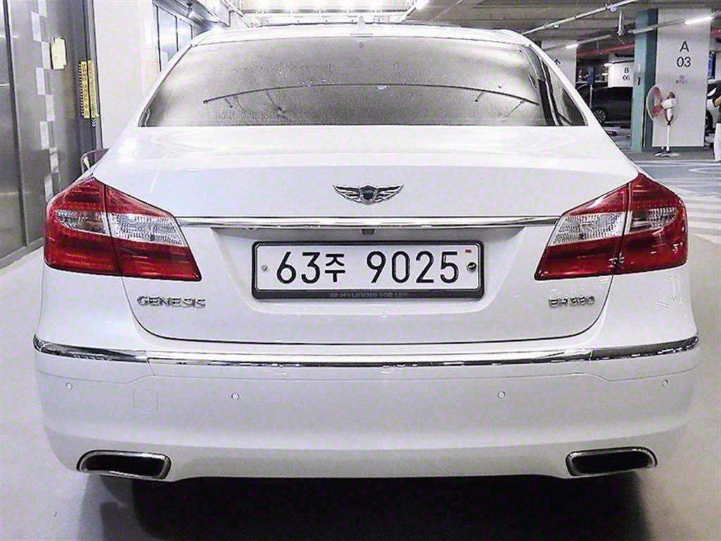 HYUNDAI Genesis - Vista 5