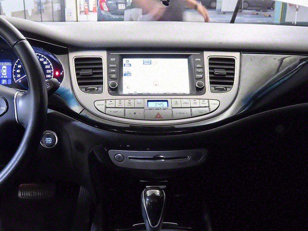 HYUNDAI Genesis - Vista 11