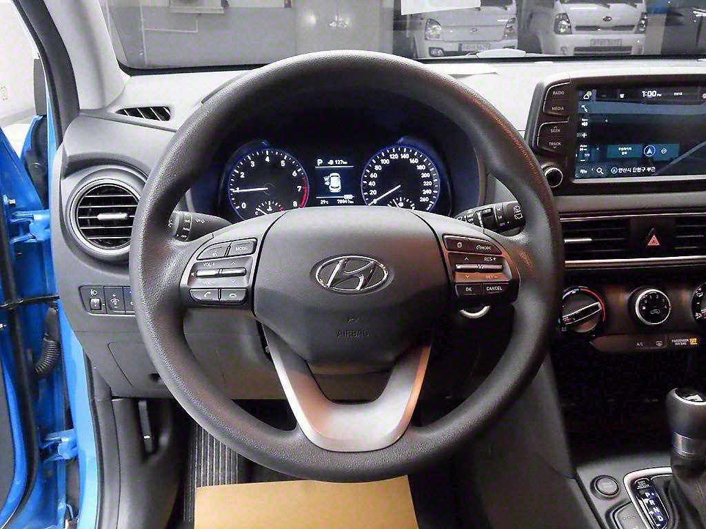 HYUNDAI Kona - Vista 7