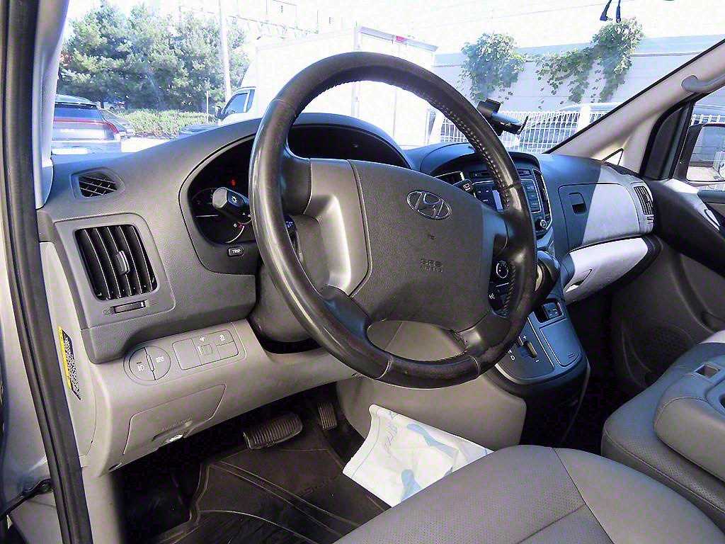 HYUNDAI Starex - Vista 7