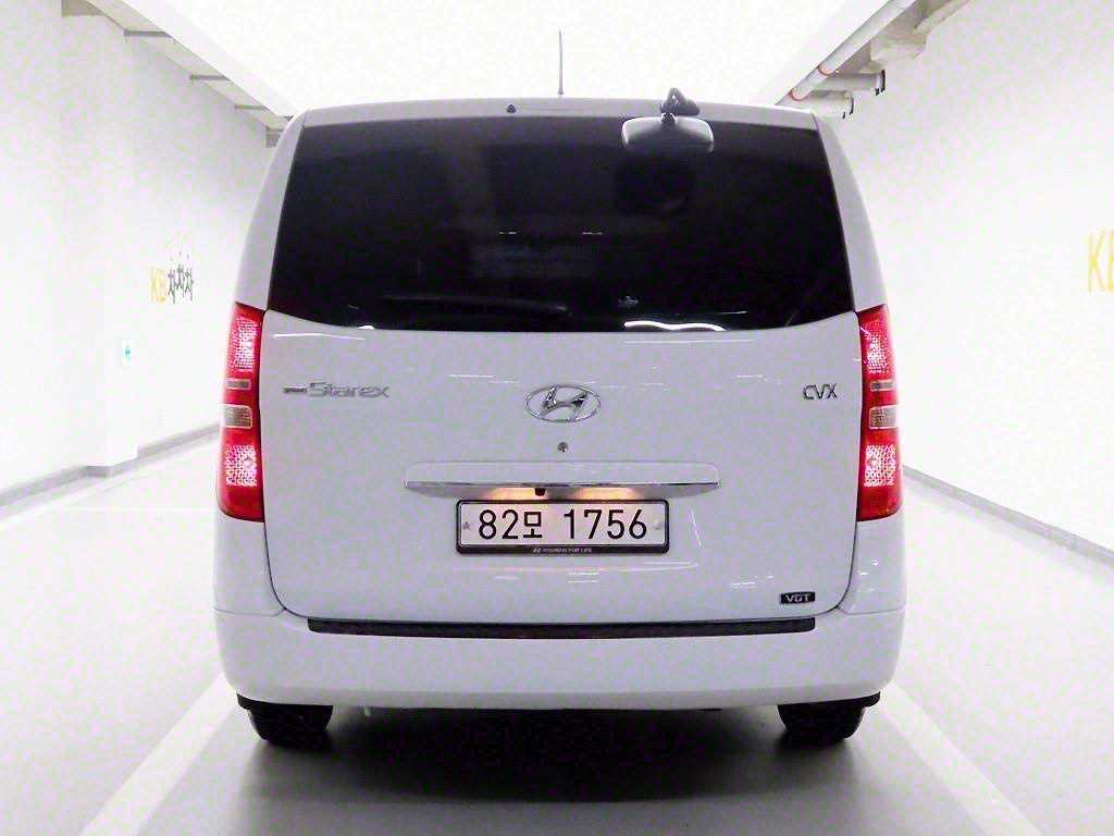 HYUNDAI Starex - Vista 3