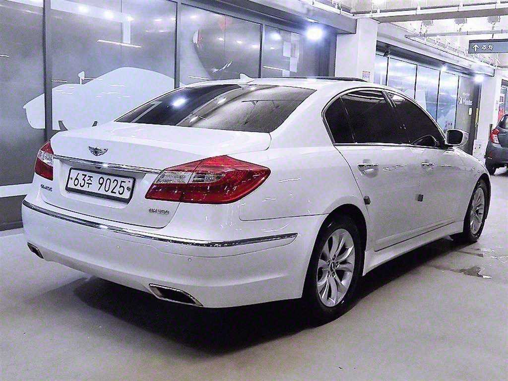 HYUNDAI Genesis - Vista 4