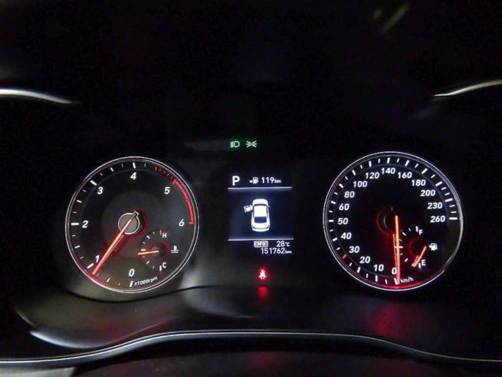 Genesis G70 - Vista 9