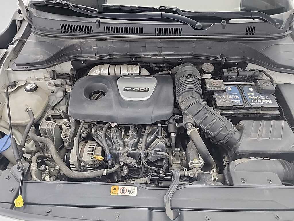 HYUNDAI Kona - Vista 5