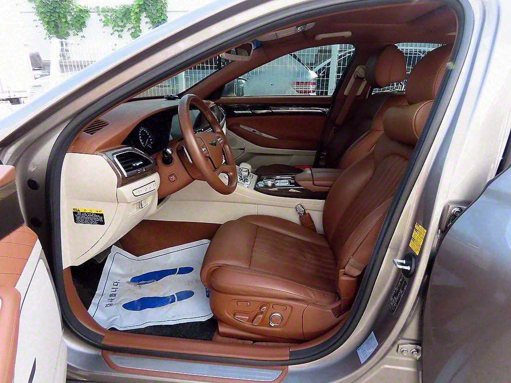 Genesis G90 - Vista 5