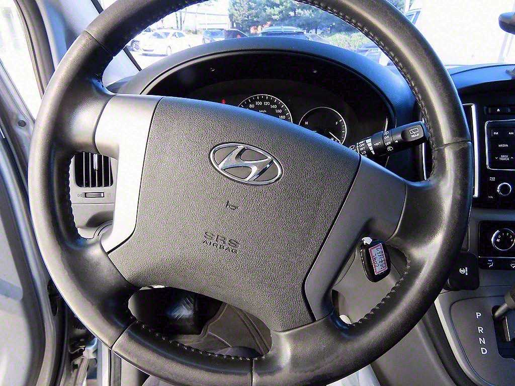 HYUNDAI Starex - Vista 8