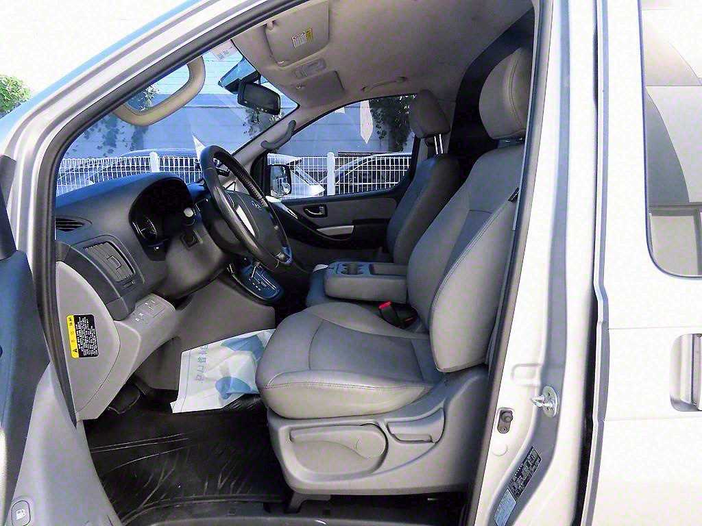 HYUNDAI Starex - Vista 5