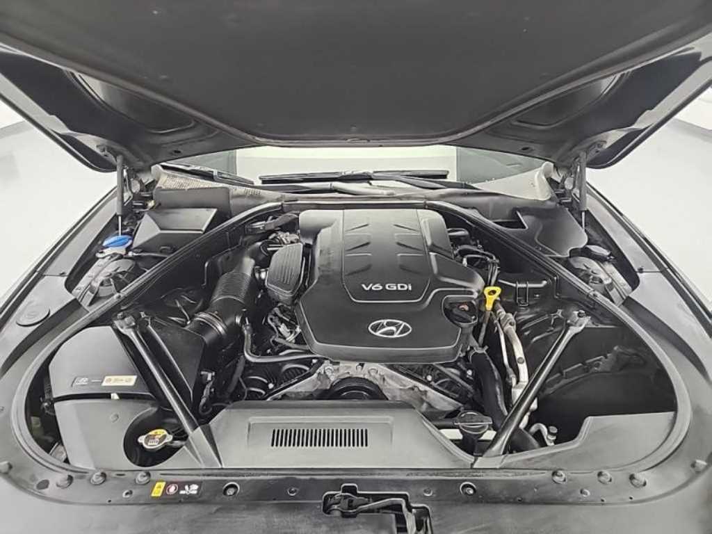 HYUNDAI Genesis - Vista 5