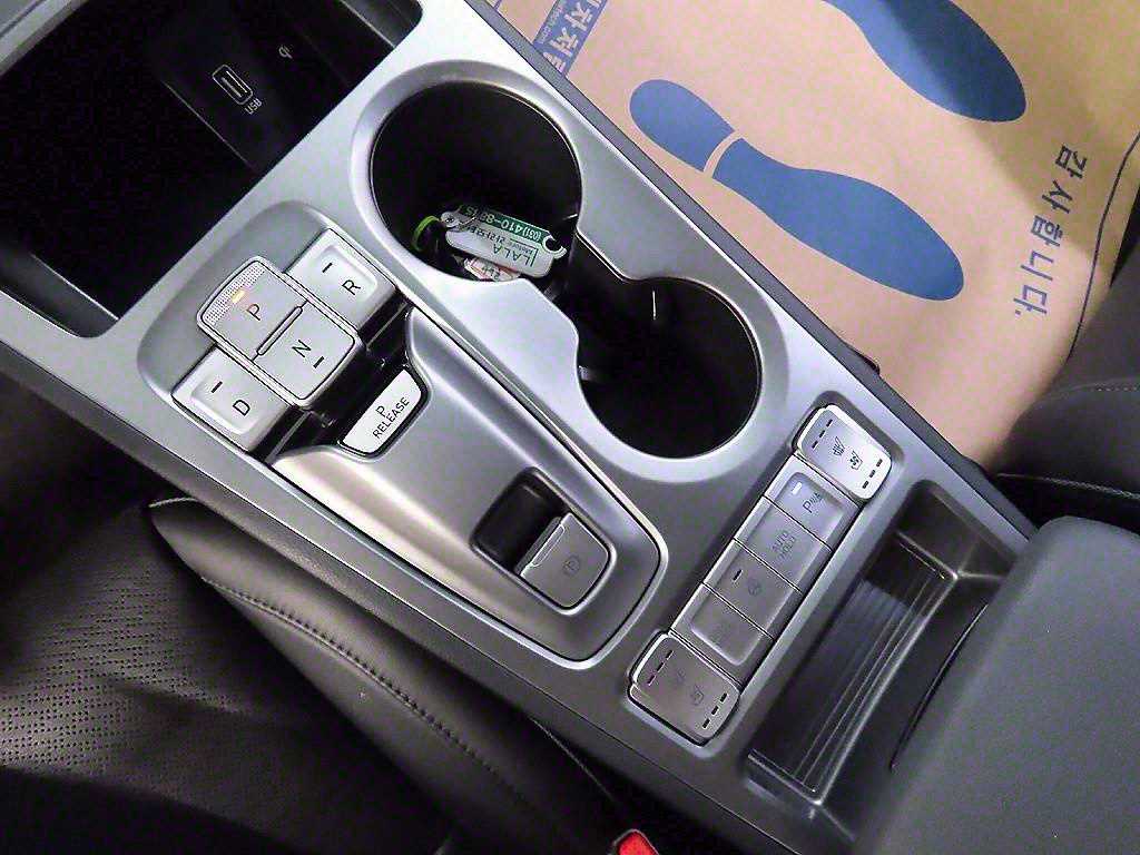 HYUNDAI Kona - Vista 10