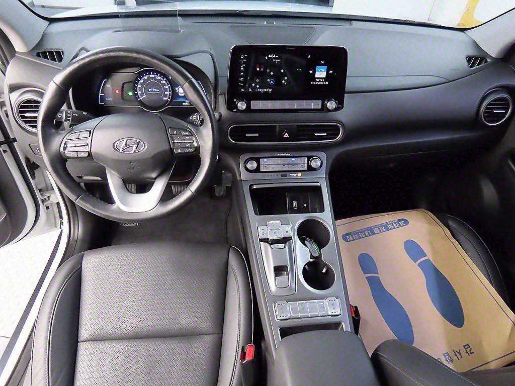 HYUNDAI Kona - Vista 7