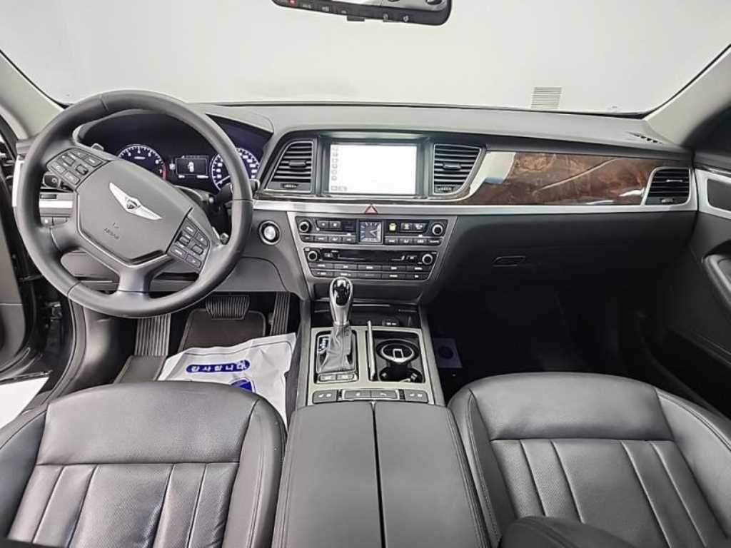 HYUNDAI Genesis - Vista 7