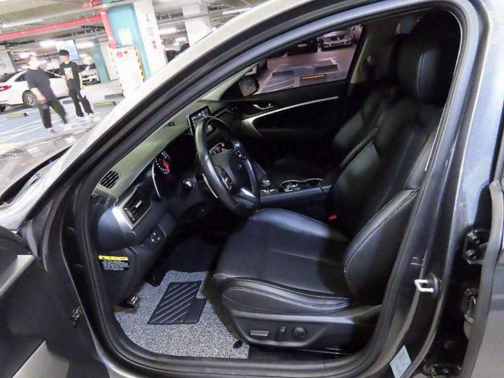 Genesis G70 - Vista 6