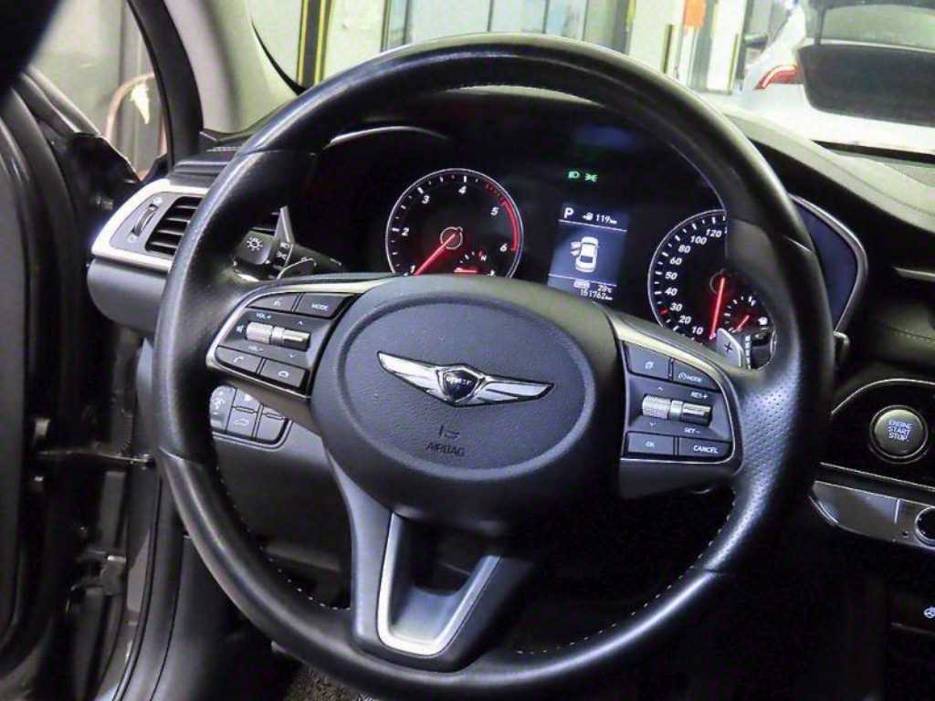 Genesis G70 - Vista 8