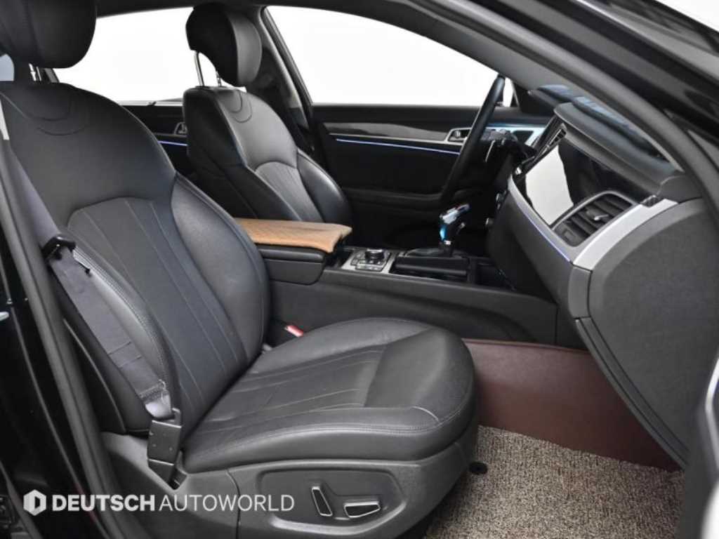 HYUNDAI Genesis - Vista 10